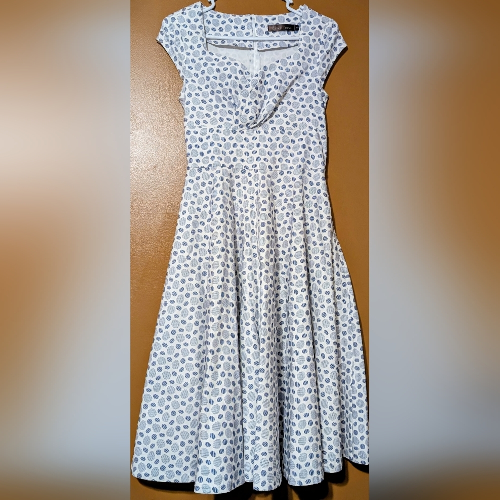 Vintage/Retro Style White And Blue Flare Dress